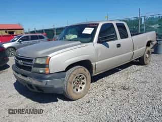 2006 Chevrolet Silverado 1500 Work Truck z VIN 1GCEK19T46E110208, wystawiony jako IAAI lot #43324395 z przebiegiem 344 114 mil mil oraz . Historia ofert i sprzedaży dostępna na DreamBid. Obrazek 2.