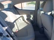 ✅ 2013 Nissan Versa S Plus • VIN: 3N1CN7AP1DL870189 • Lot: 42853776. Wystawiony na IAAI z przebiegiem 68 403 mil. Bezpłatny archiwum sprzedaży aukcyjnych z USA i szczegółowy raport historii pojazdu na DreamBid. Zdjęcie 8.