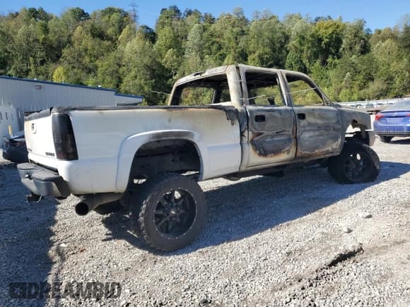 ✅ 2004 Chevrolet Silverado 2500HD LS • VIN: 1GCHK23254F252982 • Lot: 86218595. Wystawiony na Copart z przebiegiem Nie podano. Bezpłatny archiwum sprzedaży aukcyjnych z USA i szczegółowy raport historii pojazdu na DreamBid. Zdjęcie 3.