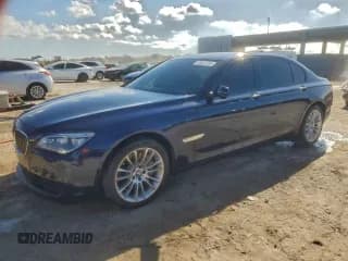 ✅ 2015 BMW 7 Series 750Li • VIN: WBAYE8C54FD782327 • Лот: 95007755. Опубликован ранее на Copart с пробегом 88 363 миль. Бесплатный доступ к архиву аукционных продаж из США и подробный отчёт об истории автомобиля на DreamBid. Изображение 1.