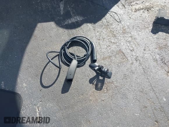 ✅ 2026 Tesla Model Y Long Range • VIN: 7SAYGDEDXTA471015 • Lot: 43515582. Listed on IAAI with 643 mi. Free auction sales archive from the USA and detailed vehicle history report at DreamBid. Image 12.