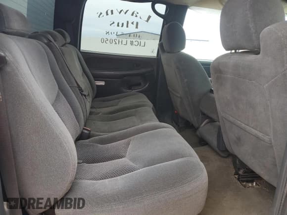 ✅ 2004 Chevrolet Silverado 2500HD LS • VIN: 1GCHK23U84F104066 • Lot: 70568395. Wystawiony na Copart z przebiegiem 185 726 mil. Bezpłatny archiwum sprzedaży aukcyjnych z USA i szczegółowy raport historii pojazdu na DreamBid. Zdjęcie 10.