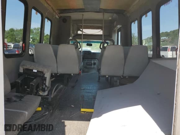 ✅ 2013 Ford Econoline Commercial • VIN: 1FDEE3FL0DDB22815 • Lot: 65554835. Wystawiony na Copart z przebiegiem 421 577 mil. Bezpłatny archiwum sprzedaży aukcyjnych z USA i szczegółowy raport historii pojazdu na DreamBid. Zdjęcie 11.