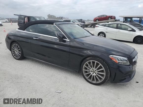 ✅ 2019 Mercedes-Benz C 300 • VIN: WDDWK8DB3KF844974 • Lot: 41604365. Wystawiony na Copart z przebiegiem Nie podano. Bezpłatny archiwum sprzedaży aukcyjnych z USA i szczegółowy raport historii pojazdu na DreamBid. Zdjęcie 4.