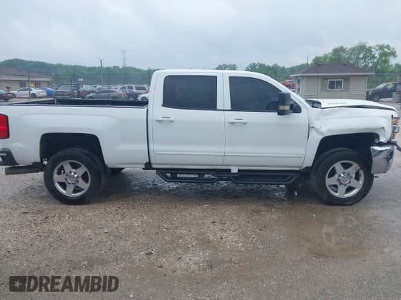 ✅ 2018 Chevrolet Silverado 2500HD LT • VIN: 1GC1KVEY8JF225582 • Lot: 42423640. Listed on IAAI with 160,666 mi. Free auction sales archive from the USA and detailed vehicle history report at DreamBid. Image 14.