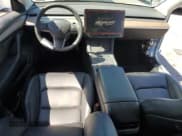 ✅ 2023 Tesla Model 3 • VIN: 5YJ3E1EA1PF665006 • Lot: 55975005. Wystawiony na Copart z przebiegiem 19 911 mil. Bezpłatny archiwum sprzedaży aukcyjnych z USA i szczegółowy raport historii pojazdu na DreamBid. Zdjęcie 8.