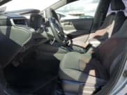 ✅ 2023 Toyota Corolla Hybrid LE • VIN: JTDBCMFE6PJ004231 • Lot: 82152615. Wystawiony na Copart z przebiegiem 97 142 mil. Bezpłatny archiwum sprzedaży aukcyjnych z USA i szczegółowy raport historii pojazdu na DreamBid. Zdjęcie 7.