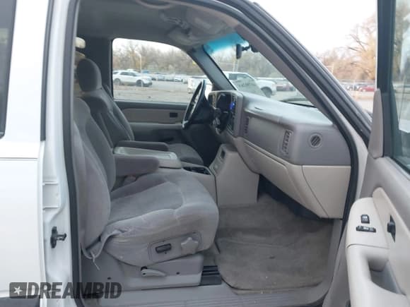 ✅ 2001 Chevrolet Suburban LS • VIN: 3GNFK16T41G276200 • Лот: 40790265. Опубликован ранее на IAAI с пробегом 213 058 миль. Бесплатный доступ к архиву аукционных продаж из США и подробный отчёт об истории автомобиля на DreamBid. Изображение 5.