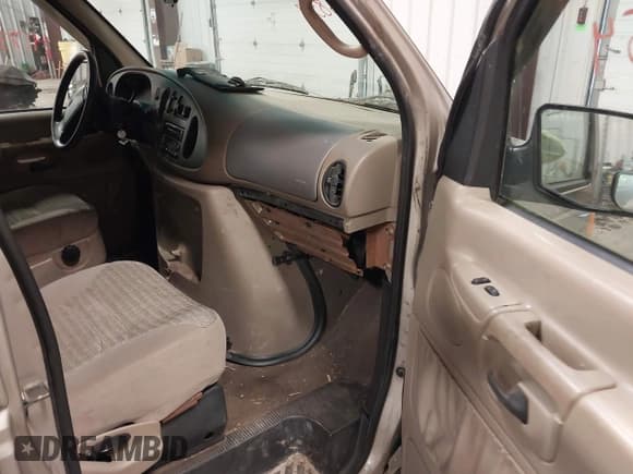 ✅ 2002 Ford Econoline Passenger XL • VIN: 1FMRE11L02HA28257 • Lot: 41736854. Listed on IAAI with 182,643 mi. Free auction sales archive from the USA and detailed vehicle history report at DreamBid. Image 5.