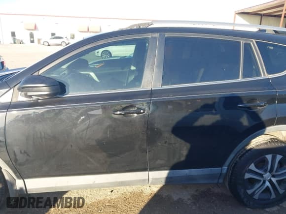 ✅ 2017 Toyota RAV4 LE • VIN: 2T3ZFREV0HW317895 • Lot: 43562040. Wystawiony na IAAI z przebiegiem 86 715 mil. Bezpłatny archiwum sprzedaży aukcyjnych z USA i szczegółowy raport historii pojazdu na DreamBid. Zdjęcie 14.