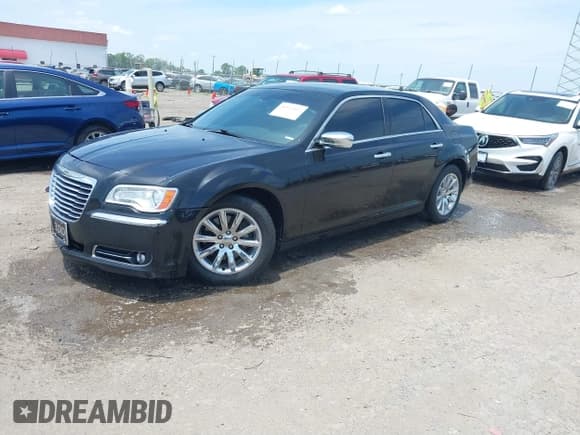 ✅ 2012 Chrysler 300 C • VIN: 2C3CCAET4CH288784 • Lot: 39522457. Listed on IAAI with 185,234 mi. Free auction sales archive from the USA and detailed vehicle history report at DreamBid. Image 17.