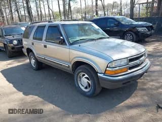 ✅ 2001 Chevrolet Blazer LT • VIN: 1GNDT13W312211012 • Lot: 41905993. Wystawiony na IAAI z przebiegiem 148 593 mil. Bezpłatny archiwum sprzedaży aukcyjnych z USA i szczegółowy raport historii pojazdu na DreamBid. Zdjęcie 1.