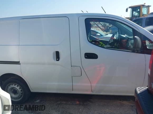 ✅ 2015 Nissan NV200 SV • VIN: 3N6CM0KN5FK733606 • Lot: 42545267. Listed on IAAI with 141,620 mi. Free auction sales archive from the USA and detailed vehicle history report at DreamBid. Image 12.