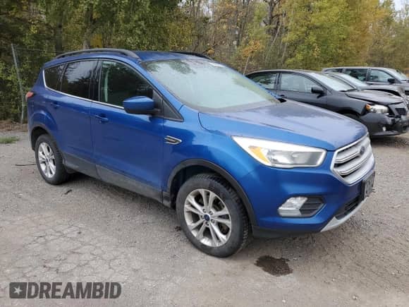 2018 Ford Escape SE z VIN 1FMCU9GD7JUA05961, wystawiony jako Copart lot #82458805 z przebiegiem Nie podano mil oraz Czysty tytuł • Clean title. Historia ofert i sprzedaży dostępna na DreamBid. Obrazek 4.