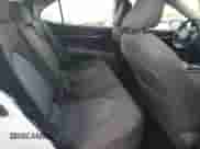 2021 Toyota Camry LE z VIN 4T1C11BK9MU044104, wystawiony jako Copart lot #82030915 z przebiegiem 51 409 mil mil oraz Szkoda całkowita • Salvage title. Historia ofert i sprzedaży dostępna na DreamBid. Obrazek 10.