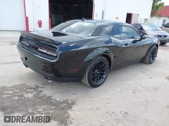 2019 Dodge Challenger SRT Hellcat Redeye Widebody z VIN 2C3CDZL97KH641701, wystawiony jako IAAI lot #42450547 z przebiegiem 45 282 mil mil oraz . Historia ofert i sprzedaży dostępna na DreamBid. Obrazek 4.