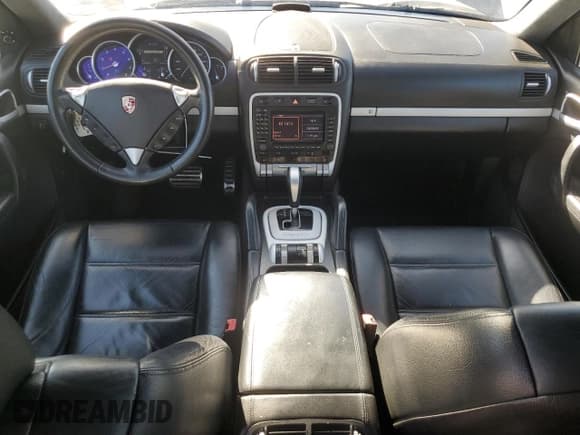 ✅ 2006 Porsche Cayenne Turbo • VIN: WP1AC29P36LA91830 • Lot: 77009944. Wystawiony na Copart z przebiegiem 155 390 mil. Bezpłatny archiwum sprzedaży aukcyjnych z USA i szczegółowy raport historii pojazdu na DreamBid. Zdjęcie 8.