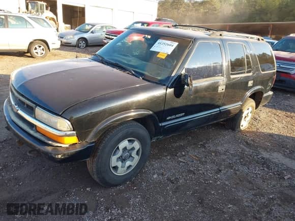 2002 Chevrolet Blazer LS with VIN 1GNDT13W92K208195, listed as a IAAI auction lot 41252604 with 141,235 mi miles and . Bid and sale history available at DreamBid. Image 2.