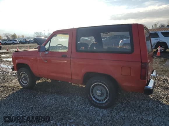 ✅ 1984 Ford Bronco • VIN: 1FMBU14SXEUB28157 • Лот: 79688994. Опубликован ранее на Copart с пробегом 57 153 миль. Бесплатный доступ к архиву аукционных продаж из США и подробный отчёт об истории автомобиля на DreamBid. Изображение 2.