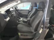 ✅ 2023 Volkswagen Taos SE • VIN: 3VVYX7B24PM321196 • Lot: 67092195. Wystawiony na Copart z przebiegiem 12 383 mil. Bezpłatny archiwum sprzedaży aukcyjnych z USA i szczegółowy raport historii pojazdu na DreamBid. Zdjęcie 7.