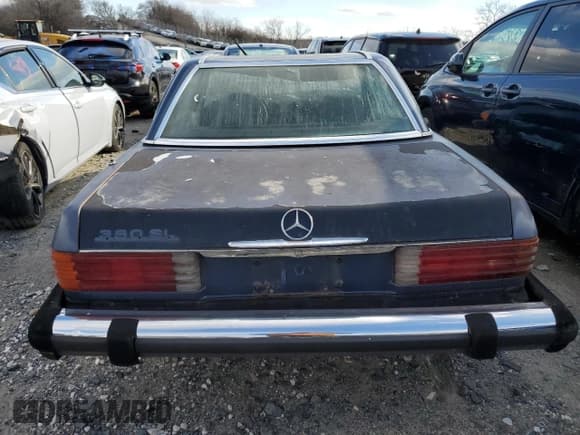 ✅ 1981 Mercedes-Benz 380 SL • VIN: WDBBA45A1BB004630 • Lot: 87215664. Wystawiony na Copart z przebiegiem 8 882 mil. Bezpłatny archiwum sprzedaży aukcyjnych z USA i szczegółowy raport historii pojazdu na DreamBid. Zdjęcie 6.