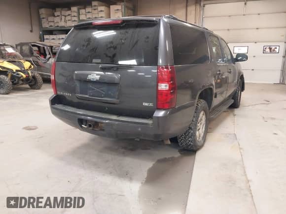 2010 Chevrolet Suburban LT z VIN 1GNUKJE36AR139025, wystawiony jako IAAI lot #41311327 z przebiegiem 201 955 mil mil oraz . Historia ofert i sprzedaży dostępna na DreamBid. Obrazek 4.