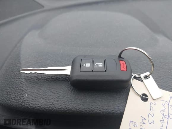 ✅ 2023 Mitsubishi Eclipse Cross LE • VIN: JA4ATVAA3PZ001949 • Lot: 42209728. Wystawiony na IAAI z przebiegiem 64 147 mil. Bezpłatny archiwum sprzedaży aukcyjnych z USA i szczegółowy raport historii pojazdu na DreamBid. Zdjęcie 11.