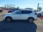 ✅ 2017 Nissan Rogue SV • VIN: KNMAT2MV5HP615952 • Lot: 43636430. Wystawiony na IAAI z przebiegiem 97 075 mil. Bezpłatny archiwum sprzedaży aukcyjnych z USA i szczegółowy raport historii pojazdu na DreamBid. Zdjęcie 14.