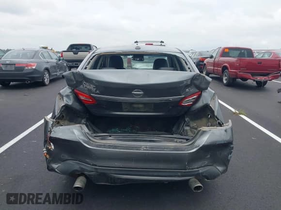 ✅ 2017 Nissan Altima SL • VIN: 1N4AL3AP3HC200654 • Lot: 42939992. Listed on IAAI with 134,797 mi. Free auction sales archive from the USA and detailed vehicle history report at DreamBid. Image 17.
