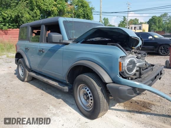 ✅ 2022 Ford Bronco • VIN: 1FMDE5BH5NLB64400 • Lot: 42919464. Wystawiony na IAAI z przebiegiem 27 360 mil. Bezpłatny archiwum sprzedaży aukcyjnych z USA i szczegółowy raport historii pojazdu na DreamBid. Zdjęcie 1.