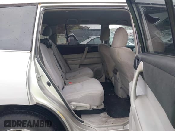 ✅ 2013 Toyota Highlander • VIN: 5TDZK3EH5DS101846 • Лот: 43563350. Опубликован ранее на IAAI с пробегом 313 732 миль. Бесплатный доступ к архиву аукционных продаж из США и подробный отчёт об истории автомобиля на DreamBid. Изображение 8.