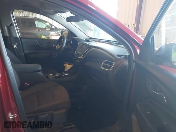 ✅ 2020 Chevrolet Equinox LT • VIN: 3GNAXJEV2LS612537 • Lot: 43241131. Wystawiony na IAAI z przebiegiem 69 009 mil. Bezpłatny archiwum sprzedaży aukcyjnych z USA i szczegółowy raport historii pojazdu na DreamBid. Zdjęcie 5.