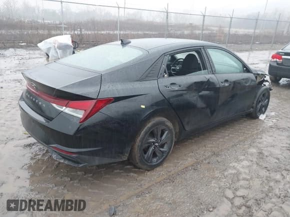 ✅ 2023 Hyundai Elantra SEL • VIN: 5NPLM4AGXPH090971 • Lot: 41464044. Listed on IAAI with 75,232 mi. Free auction sales archive from the USA and detailed vehicle history report at DreamBid. Image 4.