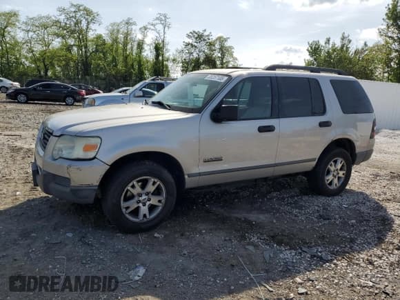 ✅ 2006 Ford Explorer XLS • VIN: 1FMEU72E86UB48373 • Lot: 55257105. Wystawiony na Copart z przebiegiem 247 077 mil. Bezpłatny archiwum sprzedaży aukcyjnych z USA i szczegółowy raport historii pojazdu na DreamBid. Zdjęcie 1.