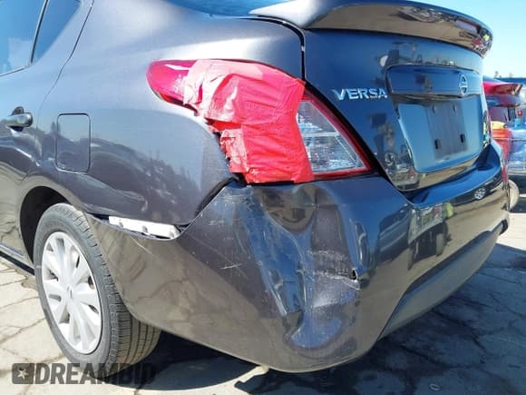 ✅ 2015 Nissan Versa S Plus • VIN: 3N1CN7AP9FL935809 • Lot: 43143515. Wystawiony na IAAI z przebiegiem 160 570 mil. Bezpłatny archiwum sprzedaży aukcyjnych z USA i szczegółowy raport historii pojazdu na DreamBid. Zdjęcie 6.