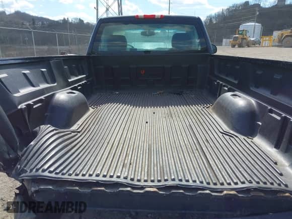 2008 Chevrolet Silverado 1500 Work Truck z VIN 1GCEC14XX8Z137559, wystawiony jako IAAI lot #41908762 z przebiegiem 114 357 mil mil oraz . Historia ofert i sprzedaży dostępna na DreamBid. Obrazek 8.