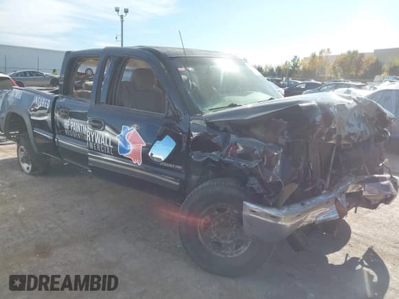 ✅ 2001 Chevrolet Silverado 2500HD LS • VIN: 1GCHC23G21F101862 • Lot: 43640023. Wystawiony na IAAI z przebiegiem 176 048 mil. Bezpłatny archiwum sprzedaży aukcyjnych z USA i szczegółowy raport historii pojazdu na DreamBid. Zdjęcie 1.