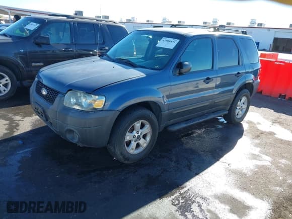 ✅ 2005 Ford Escape XLT • VIN: 1FMYU03155KA43963 • Lot: 43908851. Listed on IAAI with 164,812 mi. Free auction sales archive from the USA and detailed vehicle history report at DreamBid. Image 2.