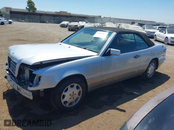 ✅ 1994 Mercedes-Benz E 320 • VIN: WDBEA66E2RC137170 • Lot: 42854032. Wystawiony na IAAI z przebiegiem 103 757 mil. Bezpłatny archiwum sprzedaży aukcyjnych z USA i szczegółowy raport historii pojazdu na DreamBid. Zdjęcie 2.