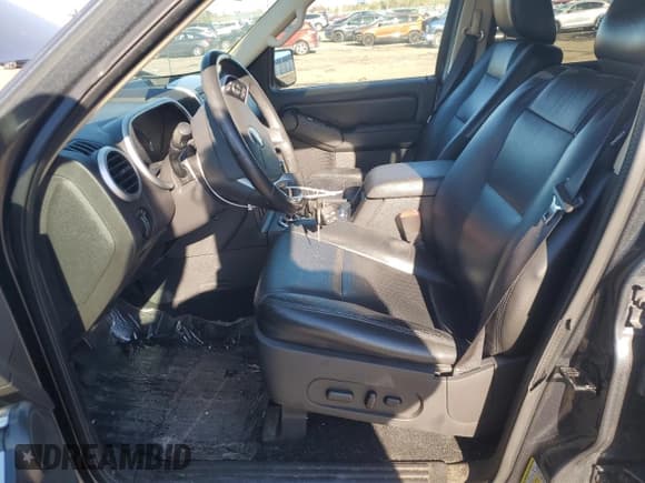 ✅ 2010 Mercury Mountaineer Premier • VIN: 4M2EN4JE8AUJ04300 • Lot: 82346365. Wystawiony na Copart z przebiegiem 153 053 mil. Bezpłatny archiwum sprzedaży aukcyjnych z USA i szczegółowy raport historii pojazdu na DreamBid. Zdjęcie 7.