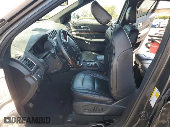 ✅ 2019 Ford Explorer Platinum • VIN: 1FM5K8HT7KGA73398 • Lot: 68919535. Wystawiony na Copart z przebiegiem 61 573 mil. Bezpłatny archiwum sprzedaży aukcyjnych z USA i szczegółowy raport historii pojazdu na DreamBid. Zdjęcie 7.