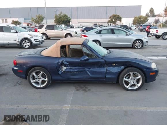 ✅ 2001 Mazda MX-5 Miata • VIN: JM1NB353610206770 • Lot: 43764003. Listed on IAAI with 84,041 mi. Free auction sales archive from the USA and detailed vehicle history report at DreamBid. Image 13.