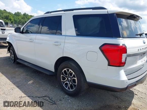 ✅ 2023 Ford Expedition XLT • VIN: 1FMJU1H83PEA61926 • Lot: 42731576. Wystawiony na IAAI z przebiegiem 25 982 mil. Bezpłatny archiwum sprzedaży aukcyjnych z USA i szczegółowy raport historii pojazdu na DreamBid. Zdjęcie 3.