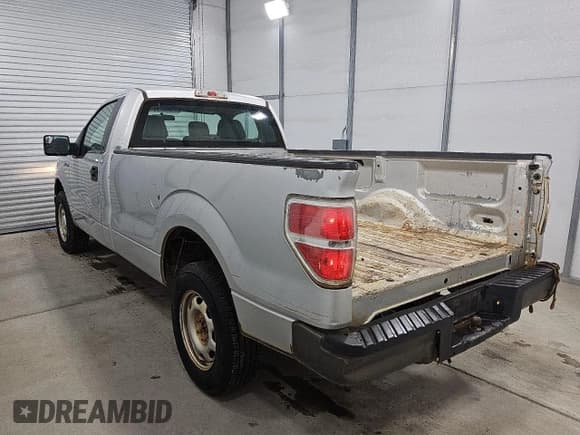 ✅ 2011 Ford F-150 XL • VIN: 1FTMF1CM0BKD77049 • Lot: 91425315. Wystawiony na Copart z przebiegiem 72 050 mil. Bezpłatny archiwum sprzedaży aukcyjnych z USA i szczegółowy raport historii pojazdu na DreamBid. Zdjęcie 2.