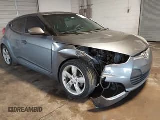 ✅ 2013 Hyundai Veloster w/Gray Int • VIN: KMHTC6AD4DU117924 • Lot: 41339465. Wystawiony na IAAI z przebiegiem 156 004 mil. Bezpłatny archiwum sprzedaży aukcyjnych z USA i szczegółowy raport historii pojazdu na DreamBid. Zdjęcie 6.