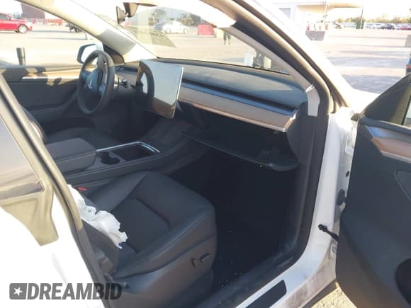 ✅ 2024 Tesla Model Y Long Range • VIN: 7SAYGDEE9RA289890 • Lot: 43502051. Wystawiony na IAAI z przebiegiem 16 169 mil. Bezpłatny archiwum sprzedaży aukcyjnych z USA i szczegółowy raport historii pojazdu na DreamBid. Zdjęcie 5.