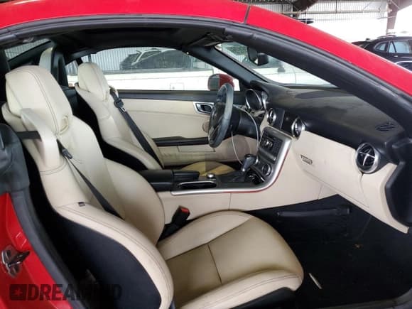 ✅ 2013 Mercedes-Benz SLK 250 • VIN: WDDPK4HA0DF059054 • Lot: 68375125. Wystawiony na Copart z przebiegiem 63 954 mil. Bezpłatny archiwum sprzedaży aukcyjnych z USA i szczegółowy raport historii pojazdu na DreamBid. Zdjęcie 10.