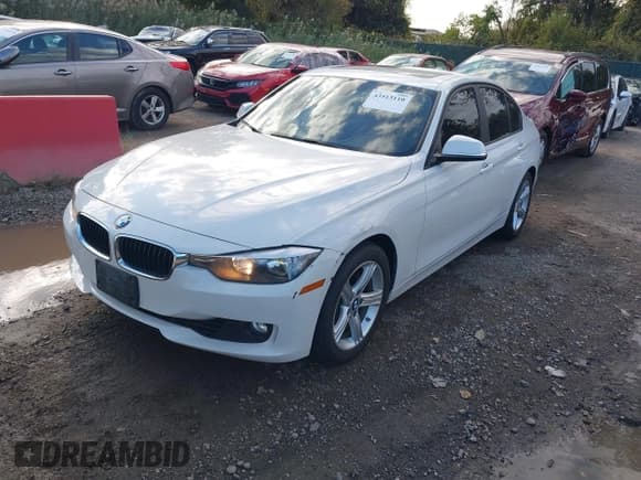 ✅ 2013 BMW 3 Series 328i • VIN: WBA3C1C56DF434733 • Lot: 43513110. Listed on IAAI with 76,902 mi. Free auction sales archive from the USA and detailed vehicle history report at DreamBid. Image 2.