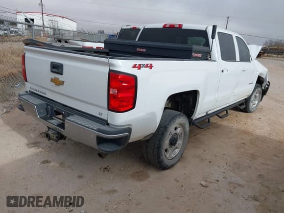 ✅ 2019 Chevrolet Silverado 2500HD LT • VIN: 1GC1KSEG3KF123629 • Lot: 41554328. Wystawiony na IAAI z przebiegiem Nie podano. Bezpłatny archiwum sprzedaży aukcyjnych z USA i szczegółowy raport historii pojazdu na DreamBid. Zdjęcie 4.