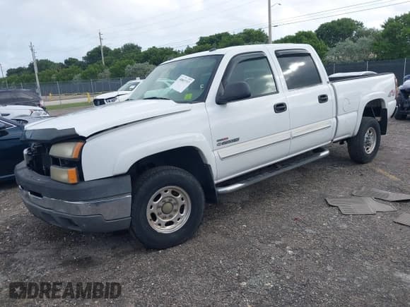 ✅ 2005 Chevrolet Silverado 2500HD LT • VIN: 1GCHK23255F837613 • Lot: 40803737. Wystawiony na IAAI z przebiegiem 166 626 mil. Bezpłatny archiwum sprzedaży aukcyjnych z USA i szczegółowy raport historii pojazdu na DreamBid. Zdjęcie 17.